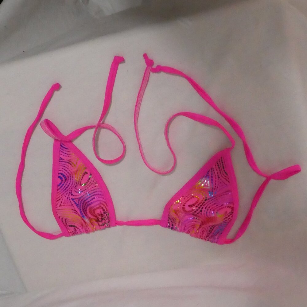 FAGIONI INC. | one size | Vibrant Pink Bikini Top | Shiny Color Changing Design